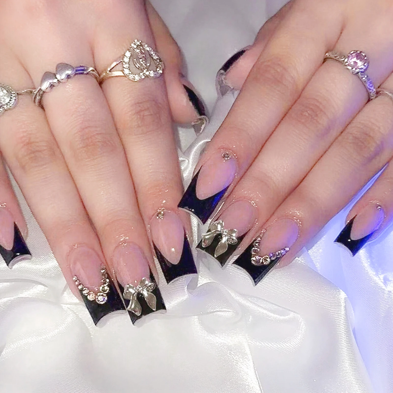 Black French Tip Fake Nails Spicy Girls Charm Manicure Alloy Bowknot Diamond Decor Full Cover False Nails Coffin Press on Nails
Black French Tip Fake Nails Spicy Girls Charm Manicure Alloy Bowknot Diamond Decor Full Cover False Nails Coffin Press on Nails