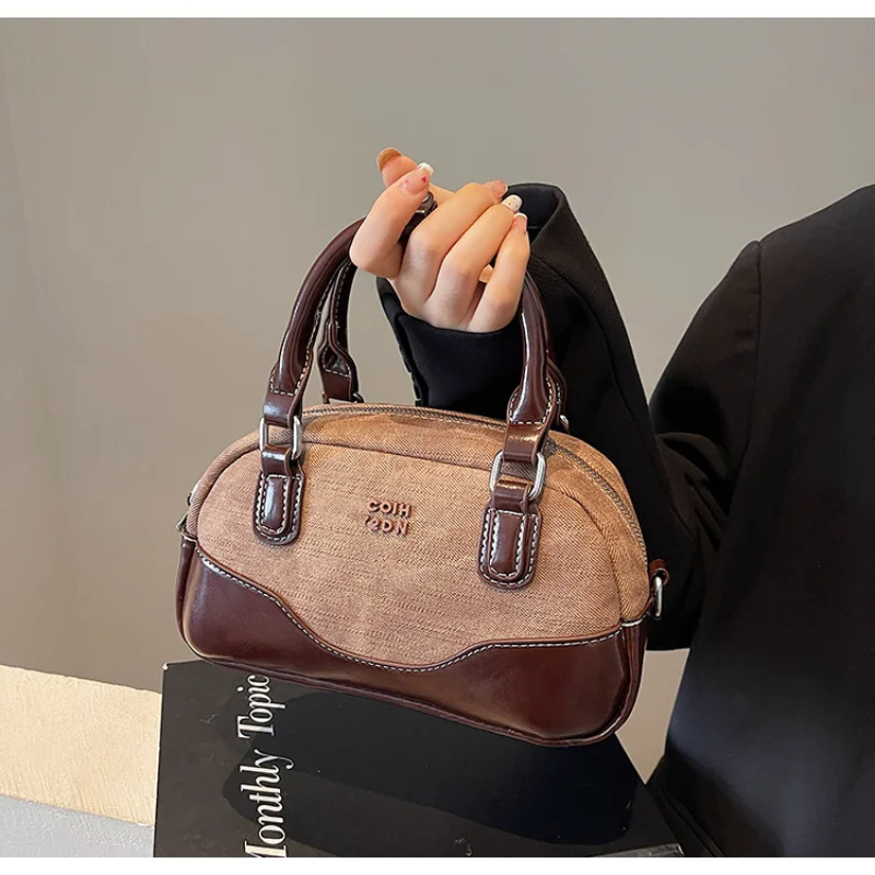 2025 осенне-зимняя сумка для боулинга, роскошная дизайнерская сумка через плечо для женщин, рабочая сумка на плечо
2025 осенне-зимняя сумка для боулинга, роскошная дизайнерская сумка через плечо для женщин, рабочая сумка на плечо