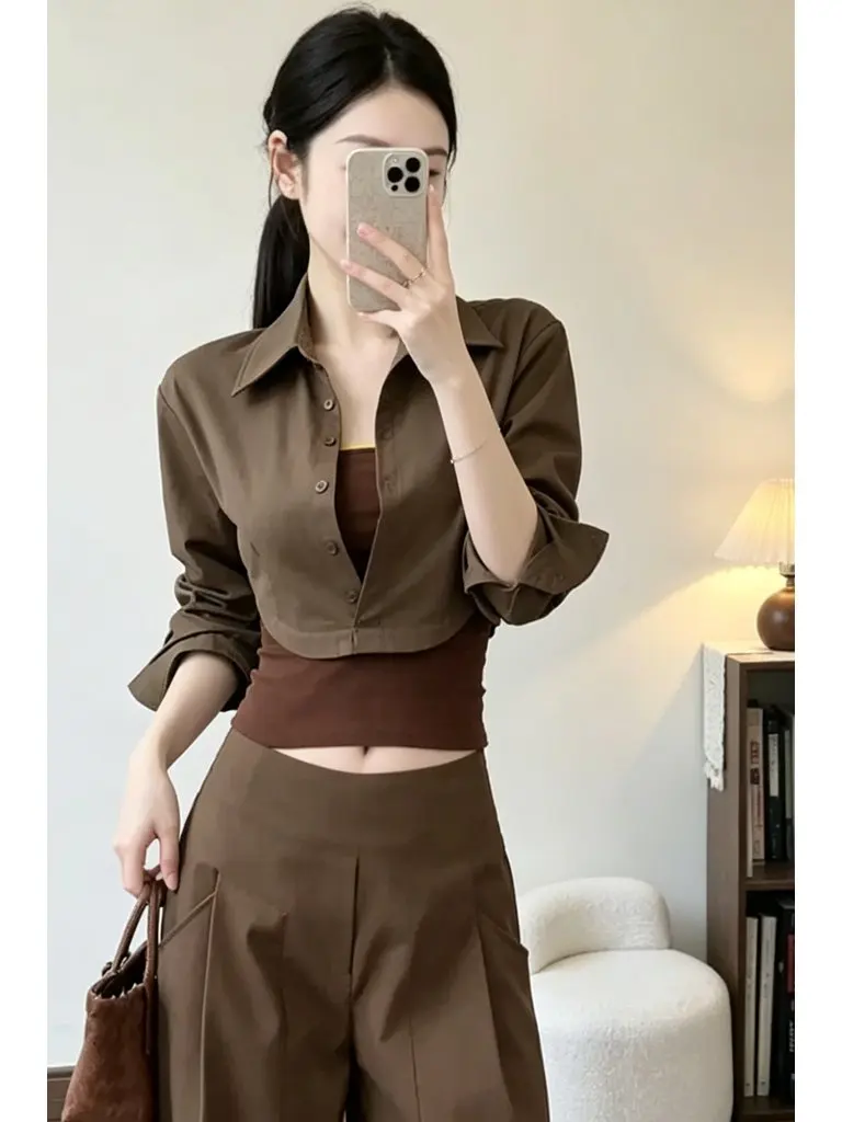 American Retro Brown Fake Two-Piece Color Block Trim Hip Covering Shaping Short Collar Slim Fit Backless Top for Women
American Retro Brown Fake Two-Piece Color Block Trim Hip Covering Shaping Short Collar Slim Fit Backless Top for Women