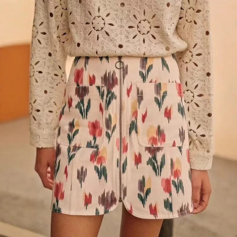 Sezanes T-shirt Short Sleeve Vintage Tulip Print Round Neck Tie Bubble Sleeve Top High Waisted Half Body Skirt Two Piece Set
Sezanes T-shirt Short Sleeve Vintage Tulip Print Round Neck Tie Bubble Sleeve Top High Waisted Half Body Skirt Two Piece Set