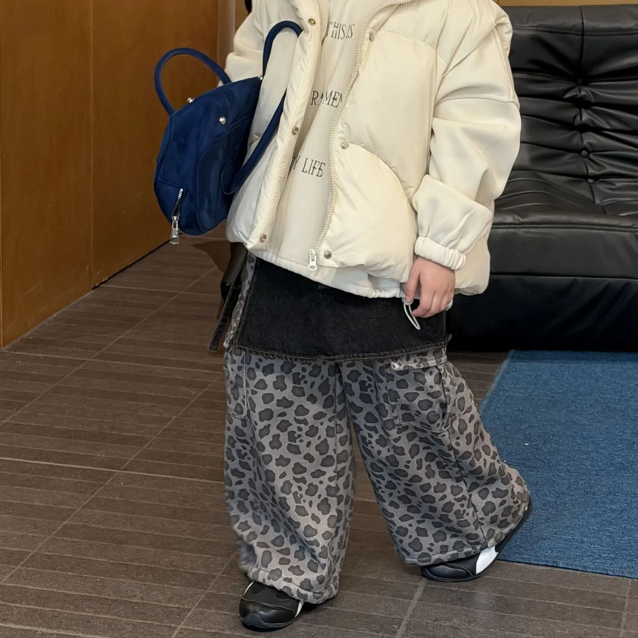 Children's Clothing Boys' Pants 2025 Winter New Korean Version Leopard Print Work Pants Children's Velvet Casual Pants
Children's Clothing Boys' Pants 2025 Winter New Korean Version Leopard Print Work Pants Children's Velvet Casual Pants