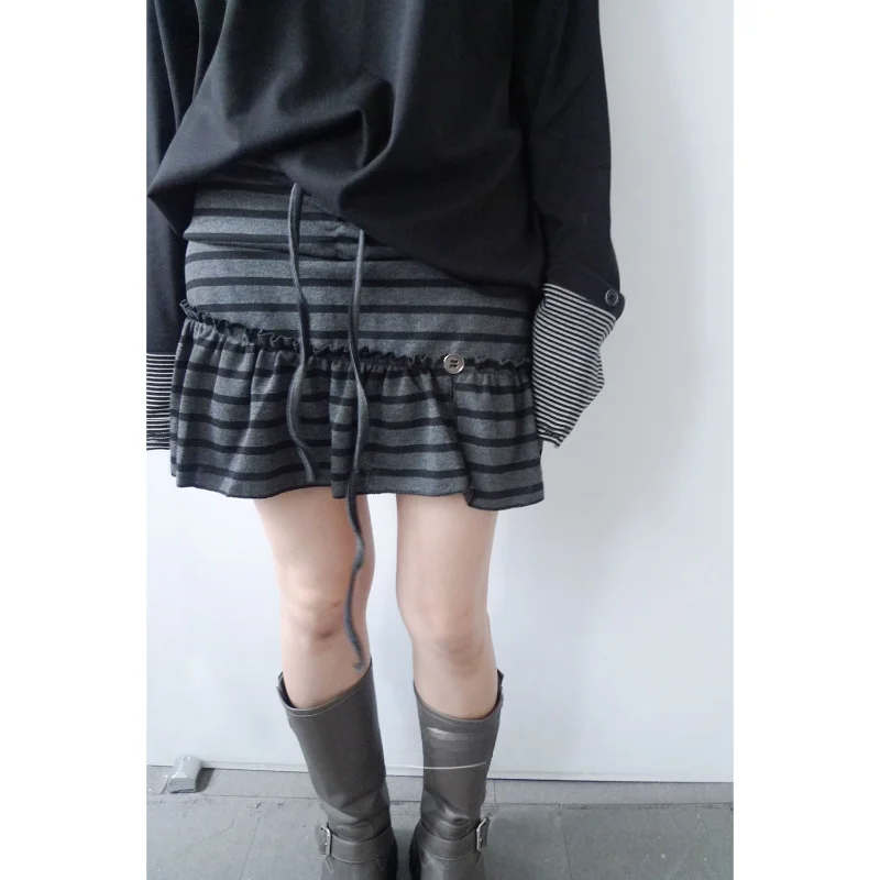 Шикарная женская юбка в вертикальную полоску в стиле ретро, осенняя новая повседневная юбка трапециевидной формы из полиэфирного волокна, облегающая посадка
Шикарная женская юбка в вертикальную полоску в стиле ретро, осенняя новая повседневная юбка трапециевидной формы из полиэфирного волокна, облегающая посадка