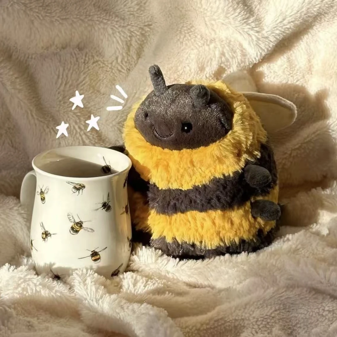 18 см милая кукла-пчела Albee, необычная пчела, мультяшная кукла-пчела, милые плюшевые игрушки, украшение для детской комнаты для девочек
18 см милая кукла-пчела Albee, необычная пчела, мультяшная кукла-пчела, милые плюшевые игрушки, украшение для детской комнаты для девочек