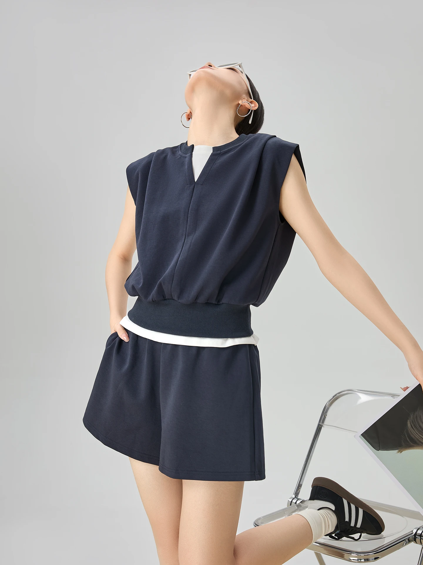 Потрясающий летний темно-синий вязаный топ без рукавов, комплект из двух предметов, комплект Clete Ensemble, 2025 г., модный женский комплект Faion
Потрясающий летний темно-синий вязаный топ без рукавов, комплект из двух предметов, комплект Clete Ensemble, 2025 г., модный женский комплект Faion