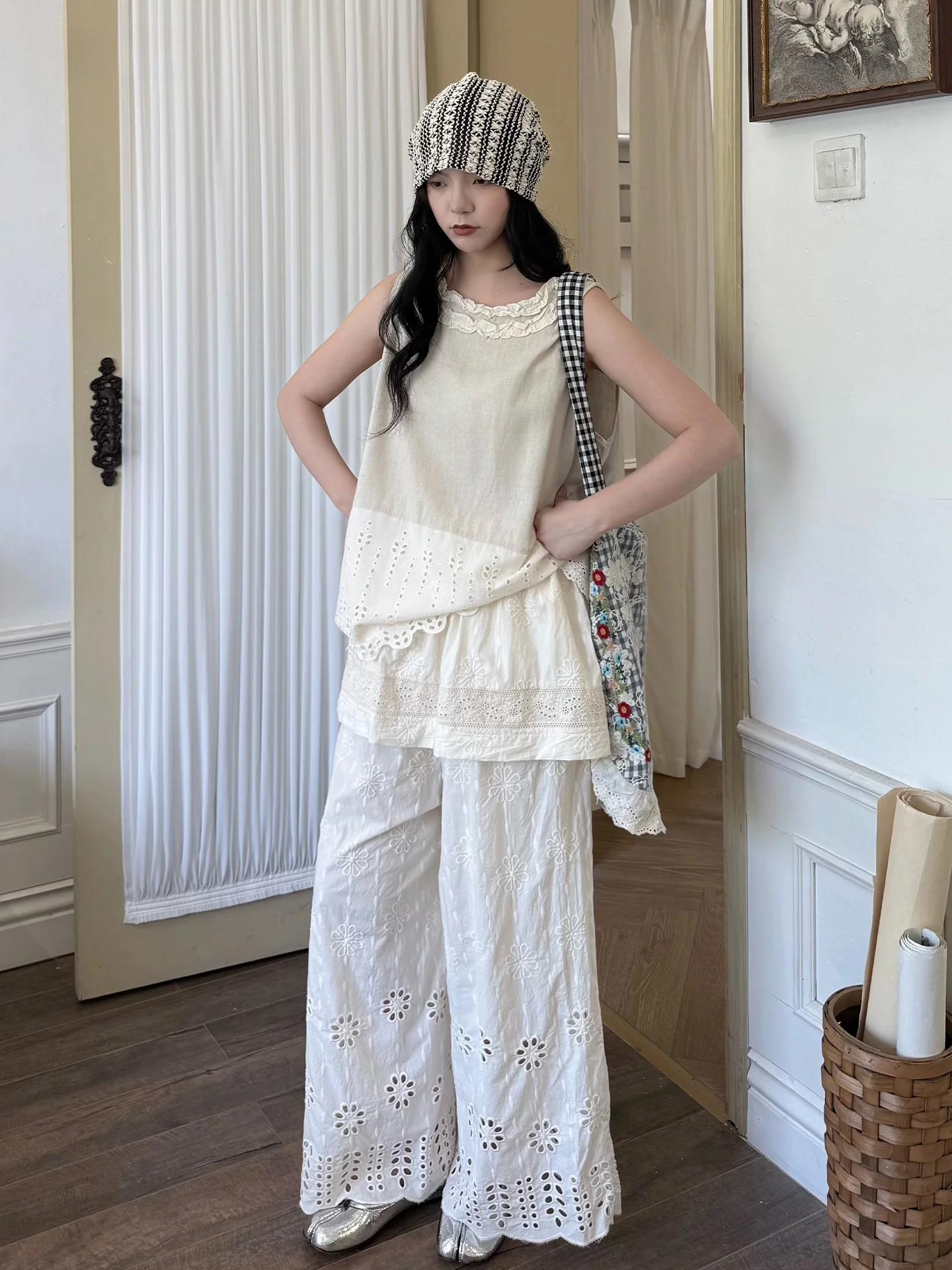 Land And Mountain Island New Heavyweight Lace Trim Design Casual Pants Vacation Style Cotton Linen Blend Ladies Trousers
Land And Mountain Island New Heavyweight Lace Trim Design Casual Pants Vacation Style Cotton Linen Blend Ladies Trousers
