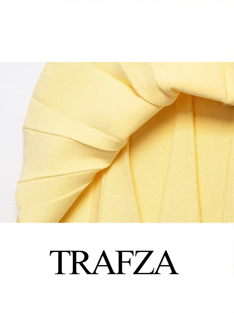 TRAFZA Women Summer Fashion Skirt Suit Simple Round Neck Pullover Jewelry Knitted Top+High Waist Elegant Wide Pleated Mini Skirt
TRAFZA Women Summer Fashion Skirt Suit Simple Round Neck Pullover Jewelry Knitted Top+High Waist Elegant Wide Pleated Mini Skirt