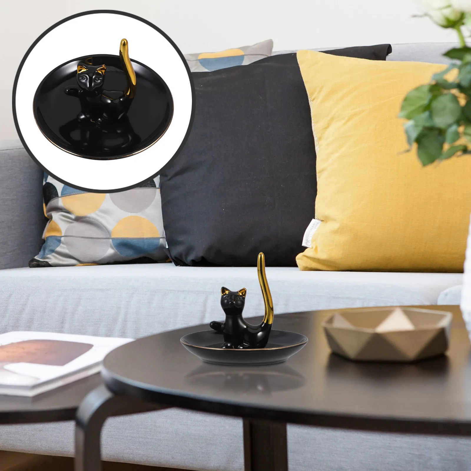 Ceramic Jewelry Dish Tray with Cute Cat Design Elegant Trinket Organizer for Rings Necklaces Earrings Keys Home Decor Desk
Ceramic Jewelry Dish Tray with Cute Cat Design Elegant Trinket Organizer for Rings Necklaces Earrings Keys Home Decor Desk