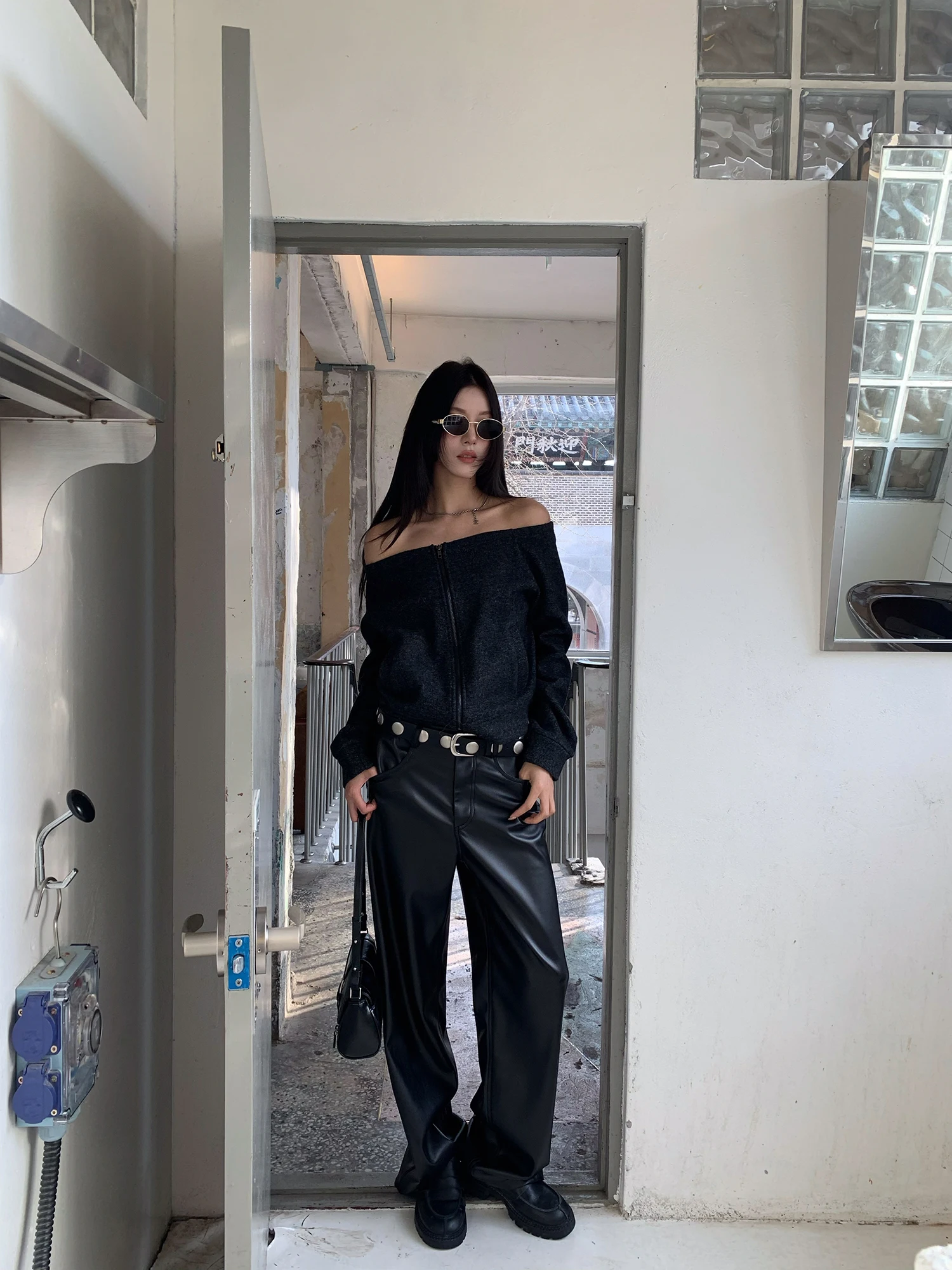 Slimming Effect PU Leather Pants High Waist Loose Straight Leg Women's Fashion Long Trousers Elegant Lady Dental Dog Big Wang
Slimming Effect PU Leather Pants High Waist Loose Straight Leg Women's Fashion Long Trousers Elegant Lady Dental Dog Big Wang