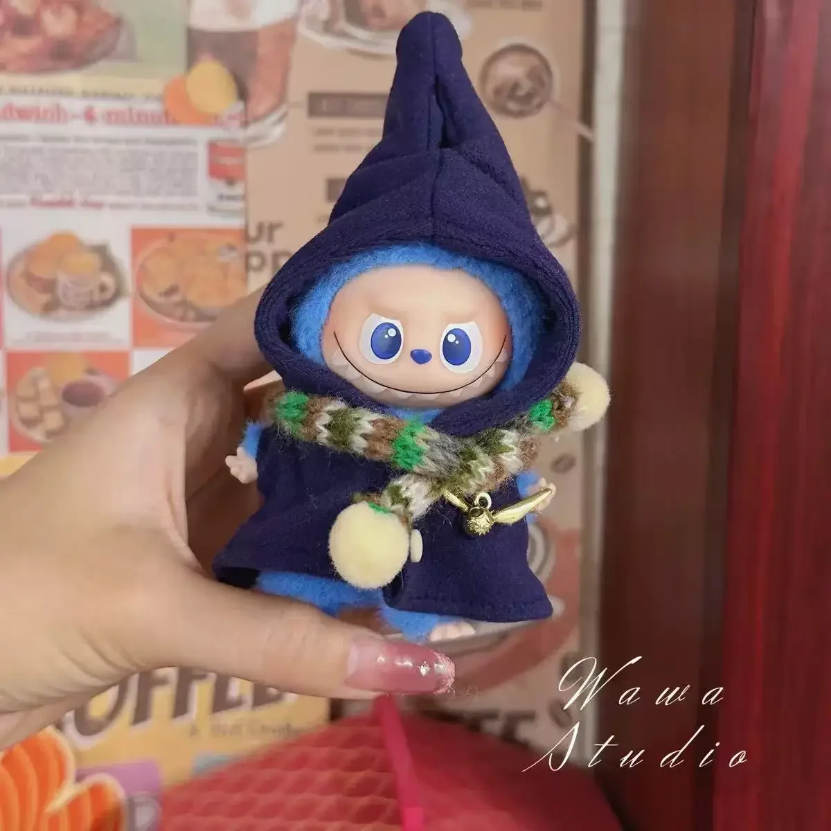 Для Labubu 4.0 The Monsters Pin for Love Series Кукла Плащ Эльфа Одежда для Куклы Labubu V4 Одежда Экипировка Аксессуары
Для Labubu 4.0 The Monsters Pin for Love Series Кукла Плащ Эльфа Одежда для Куклы Labubu V4 Одежда Экипировка Аксессуары