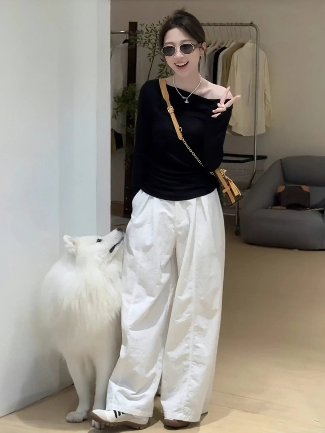 Early Autumn Fashion Korean Style Women's Shoulder-baring Long Sleeve T-shirt Wide Leg Pants Two-piece Set Casual Wear
Early Autumn Fashion Korean Style Women's Shoulder-baring Long Sleeve T-shirt Wide Leg Pants Two-piece Set Casual Wear