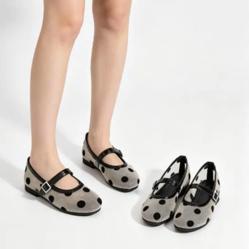 Fashion Shallow Flat Sandals Women Breathable Mesh Black Polka Dot Ballet Flats Comfortable Round Toe Plus Size Mary Jane Shoes
Fashion Shallow Flat Sandals Women Breathable Mesh Black Polka Dot Ballet Flats Comfortable Round Toe Plus Size Mary Jane Shoes