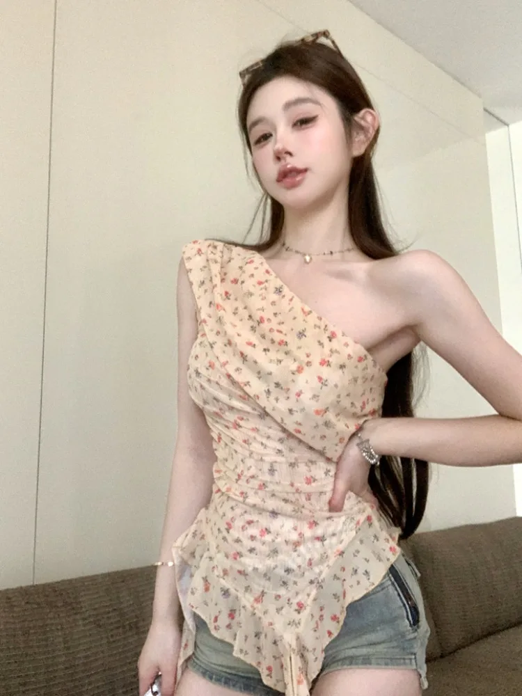 Design Sensual Shoulder Asymmetrical Sleeveless Vest Women Spring Summer Slim Fit Floral Print Sweet And Spicy Girl Top
Design Sensual Shoulder Asymmetrical Sleeveless Vest Women Spring Summer Slim Fit Floral Print Sweet And Spicy Girl Top