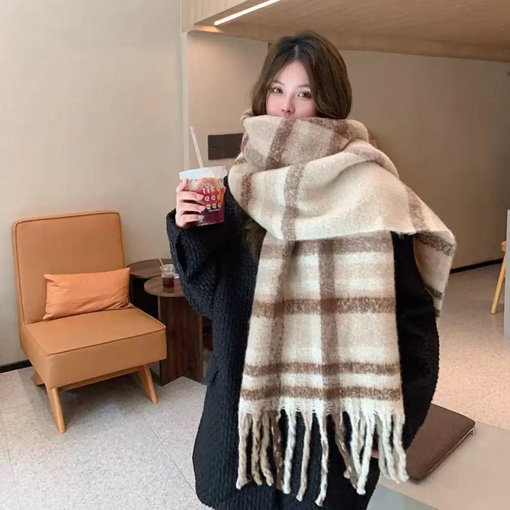 Thicken Tassel Plaid Wool Scarf Plush Cashmere Shawl Winter Cashmere Scarves Solid Color Colour Matching Long Shawl Women/Men
Thicken Tassel Plaid Wool Scarf Plush Cashmere Shawl Winter Cashmere Scarves Solid Color Colour Matching Long Shawl Women/Men