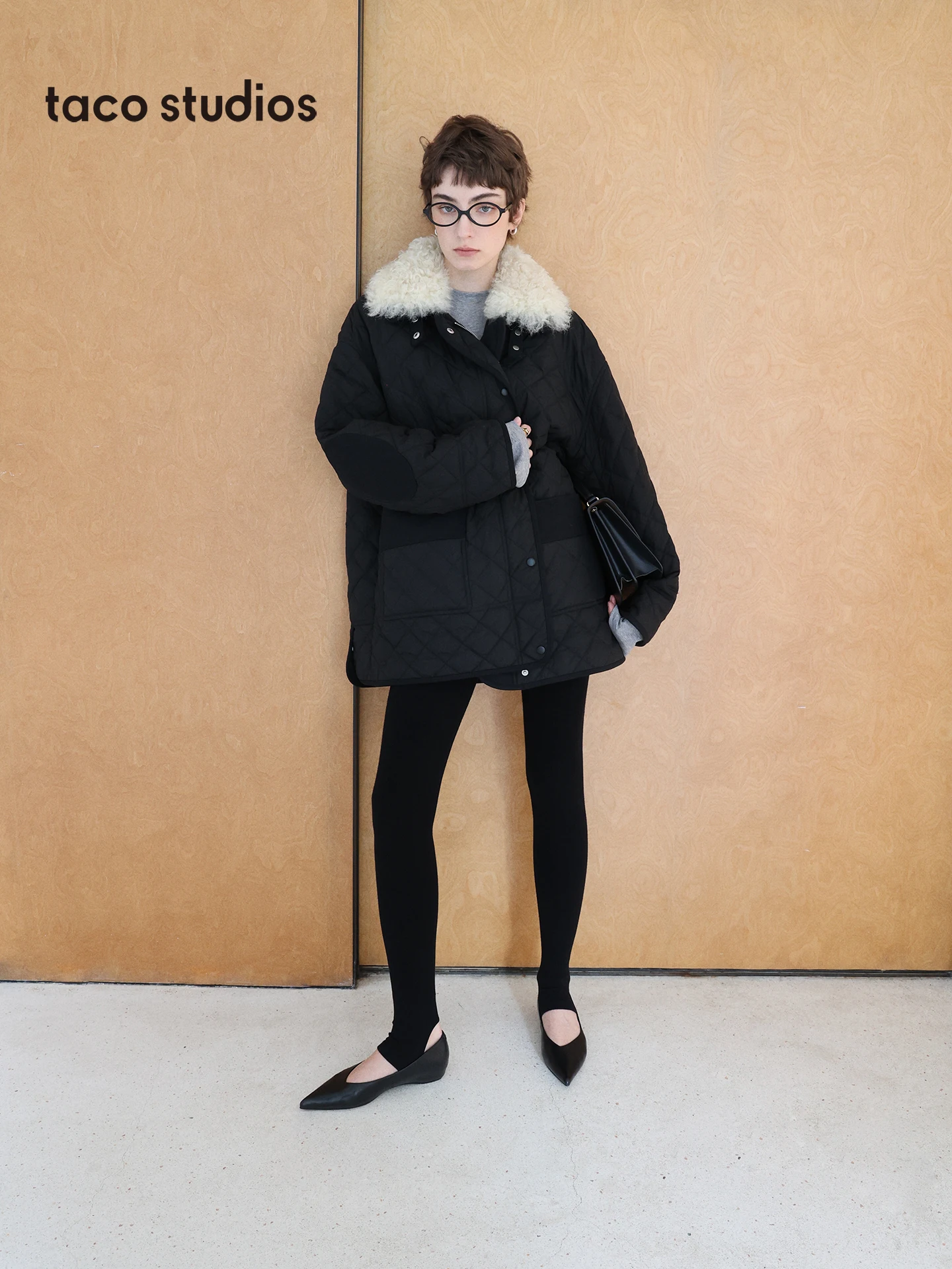 Модная куртка-жакет в стиле блогеров с отстегивающимся меховым воротником, ромбовидным узором, свободного кроя, для повседневной носки, из хлопка, с простым дизайном, длинными рукавами и молнией
Модная куртка-жакет в стиле блогеров с отстегивающимся меховым воротником, ромбовидным узором, свободного кроя, для повседневной носки, из хлопка, с простым дизайном, длинными рукавами и молнией