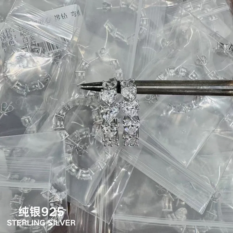 Top Quality Classic New Product 2025 Famous Brand Party Luxury Jewelry Women's Shining Love Earrings Party Engagement
Top Quality Classic New Product 2025 Famous Brand Party Luxury Jewelry Women's Shining Love Earrings Party Engagement