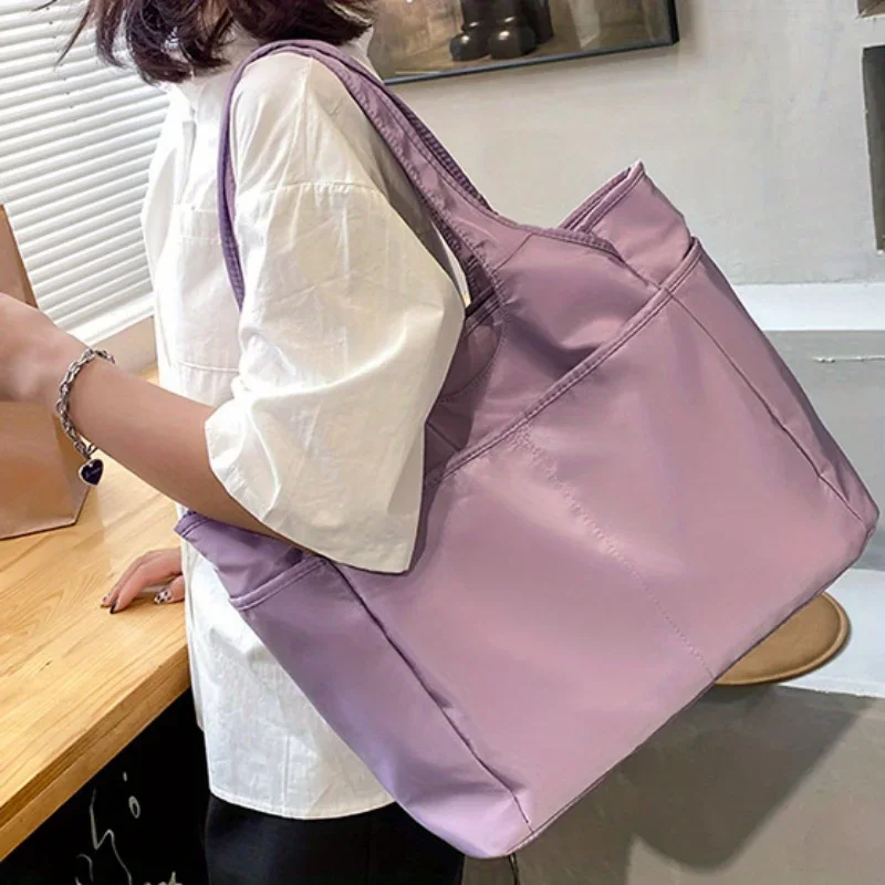 Женская большая сумка с несколькими карманами из шикарной ткани Оксфорд, идеально подходящая для путешествий и повседневного использования
Женская большая сумка с несколькими карманами из шикарной ткани Оксфорд, идеально подходящая для путешествий и повседневного использования