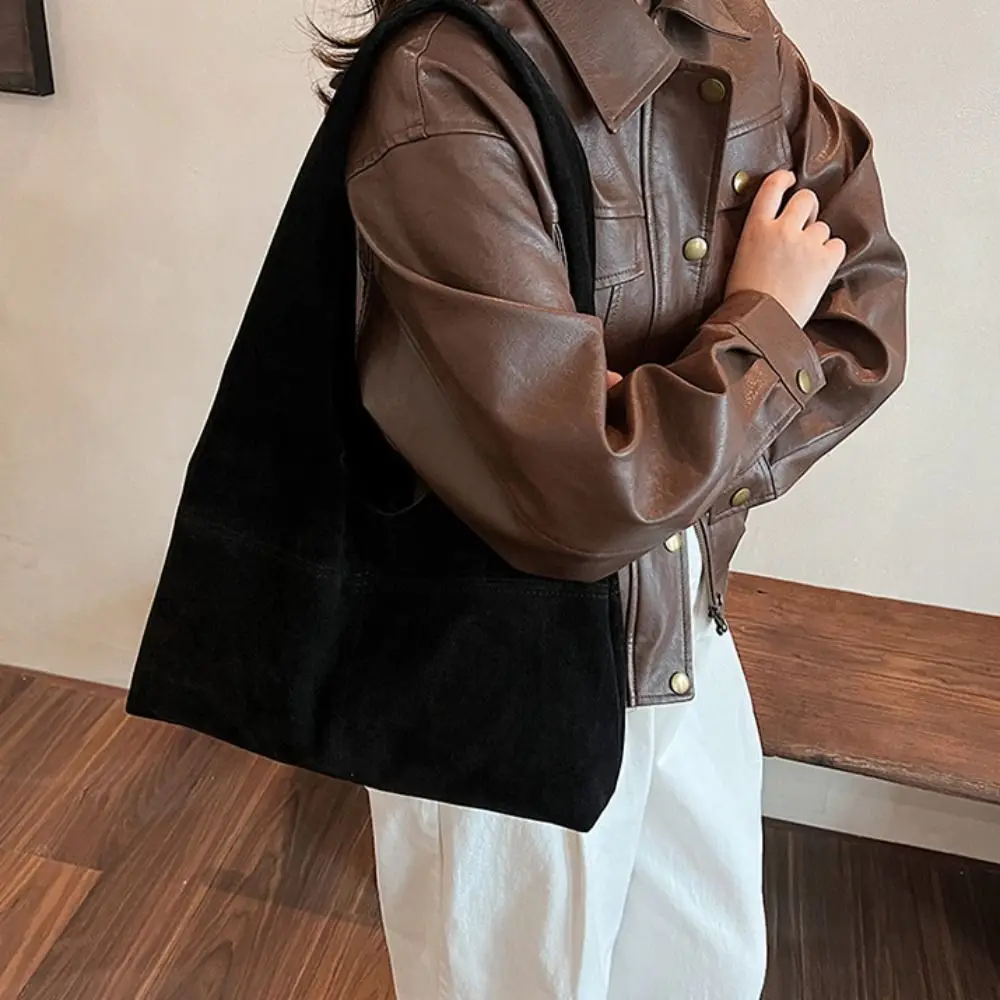 Casual Handbag Suede Shoulder Bag Large Capacity Solid Color Hobo Bag Korean Style Fashion Ladies Tote Bag Holiday
Casual Handbag Suede Shoulder Bag Large Capacity Solid Color Hobo Bag Korean Style Fashion Ladies Tote Bag Holiday