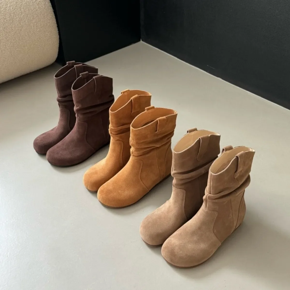 Suede Casual Boots for Women Fashion Ankle Boots New Short Slip on Flat Shoes Retro Versatile Soft Bottom Lady Boot
Suede Casual Boots for Women Fashion Ankle Boots New Short Slip on Flat Shoes Retro Versatile Soft Bottom Lady Boot