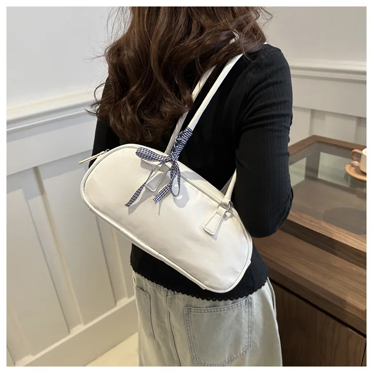 Ballet Style Bow Handbag for Women Korean Niche Underarm Large Capacity Bag Elegant Commuting Style
Ballet Style Bow Handbag for Women Korean Niche Underarm Large Capacity Bag Elegant Commuting Style