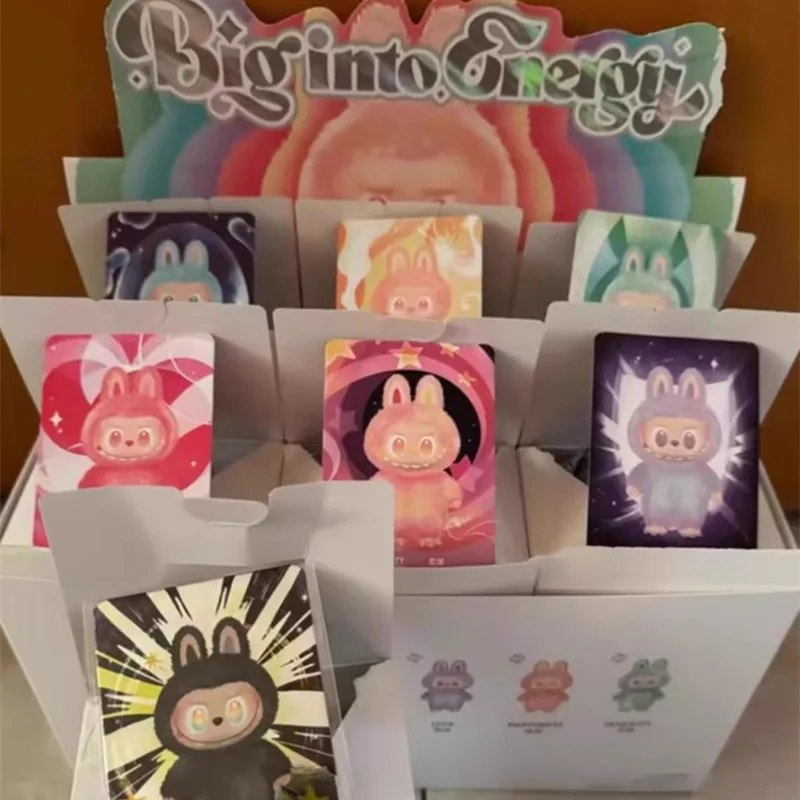 Аутентичные Labubu 3.0 The Monsters High Energy Ahead Series слепая коробка клей плюшевый кулон модные куклы модель фигурка коллекция игрушек
Аутентичные Labubu 3.0 The Monsters High Energy Ahead Series слепая коробка клей плюшевый кулон модные куклы модель фигурка коллекция игрушек