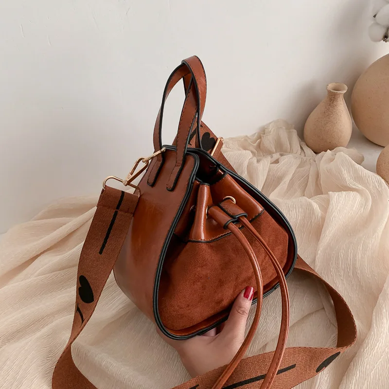 New Autumn Winter Fashion Retro Triangle Design Women's Shoulder Crossbody Bag Minimalist Texture Drawstring Handbags for Women
New Autumn Winter Fashion Retro Triangle Design Women's Shoulder Crossbody Bag Minimalist Texture Drawstring Handbags for Women