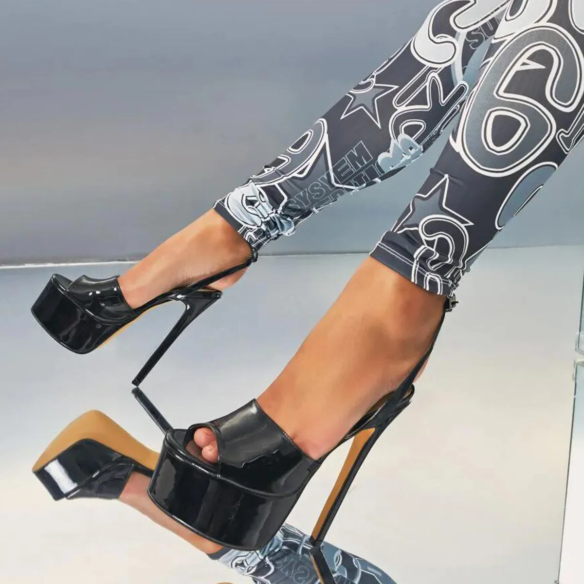Roman Style Classic Fashionable Fish Mouth Sandals With Thick Sole Platform Straight Buckle Strap Slim Heel Women's High Heels
Roman Style Classic Fashionable Fish Mouth Sandals With Thick Sole Platform Straight Buckle Strap Slim Heel Women's High Heels