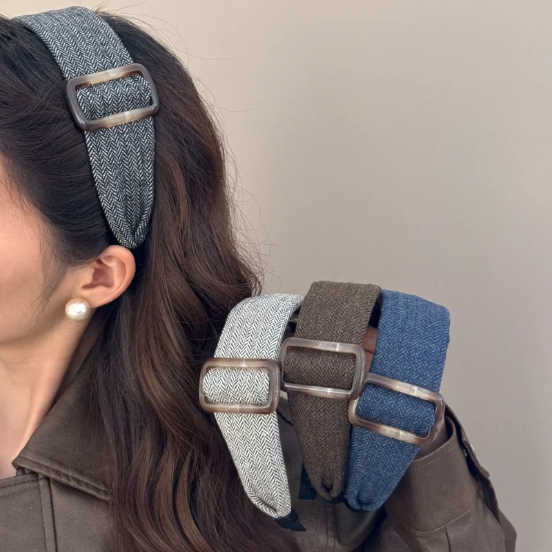 Fall and Winter Fabric Plaid Wide-Brimmed Hair Band for Women, High Crown Fashion Headwear
Fall and Winter Fabric Plaid Wide-Brimmed Hair Band for Women, High Crown Fashion Headwear