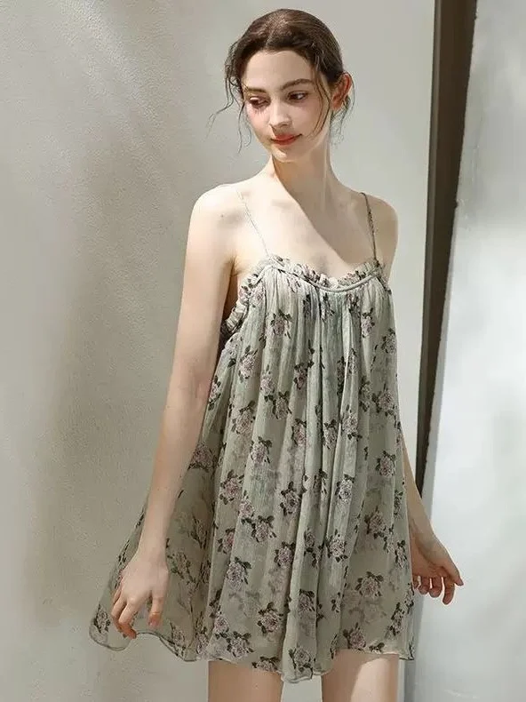 Retro Floral Thin Strap Sleepwear Women's Extra Large Size Summer Lightweight Breathable V-Neck Backless Nightgown Casual Hom...
Retro Floral Thin Strap Sleepwear Women's Extra Large Size Summer Lightweight Breathable V-Neck Backless Nightgown Casual Hom...