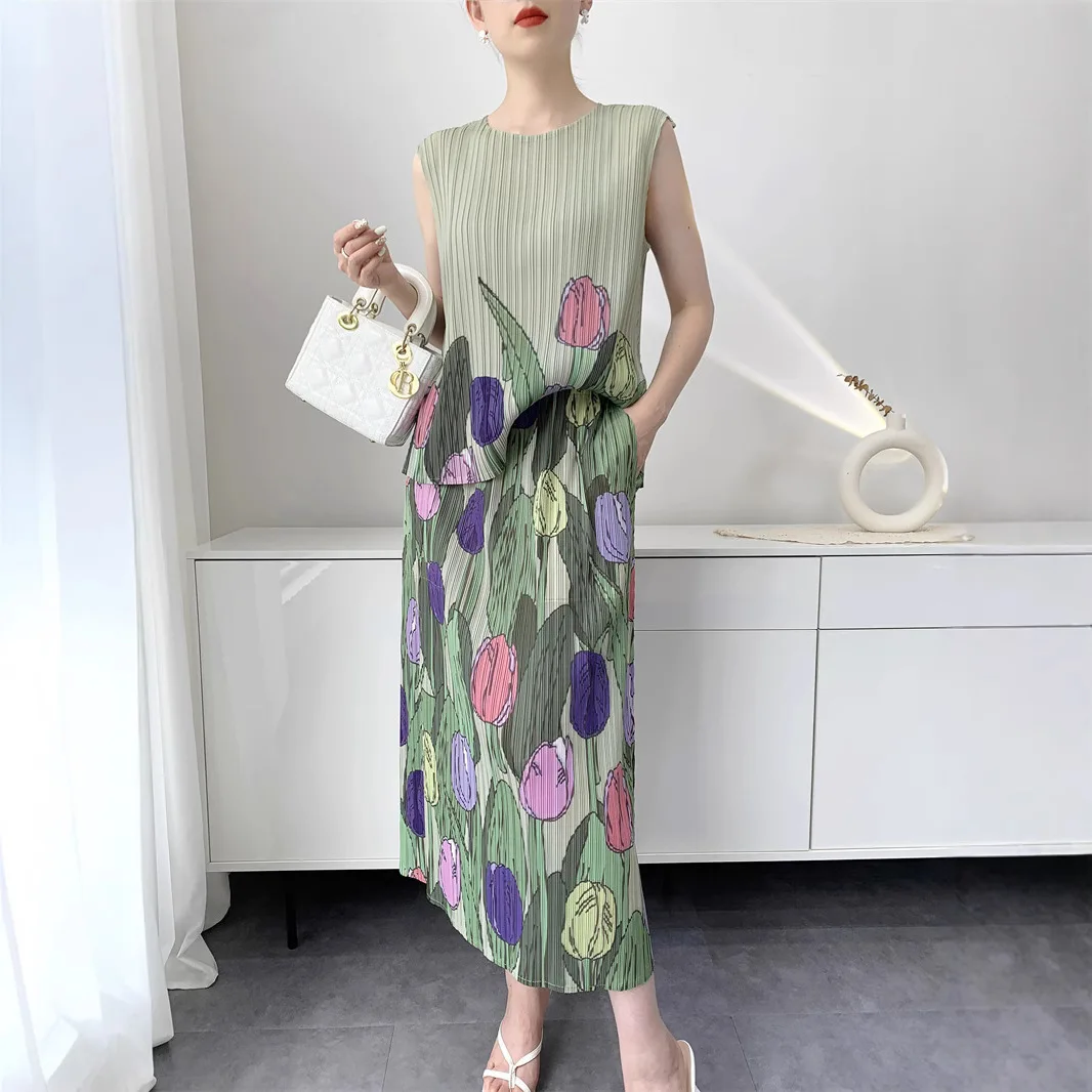 Miyake Wind Pleated Print Suit Women 2025 Summer New Comfortable Top + Half Skirt Temperament Ageing Suit
Miyake Wind Pleated Print Suit Women 2025 Summer New Comfortable Top + Half Skirt Temperament Ageing Suit