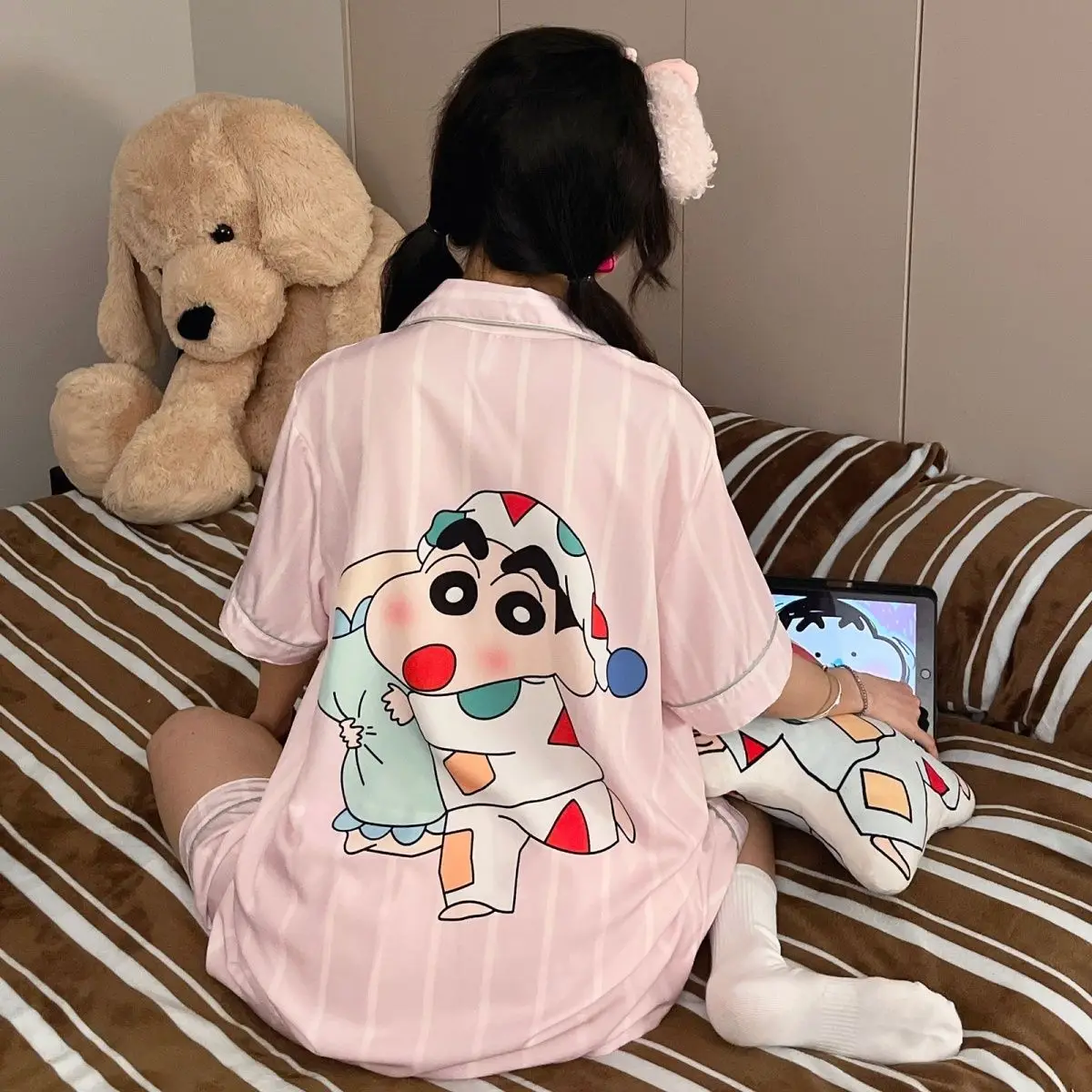 Милые летние пижамы для девочек с мультяшным принтом Крейона Шин-чана, комплект из двух предметов из прохладного шелка, в стиле аниме, для дома
Милые летние пижамы для девочек с мультяшным принтом Крейона Шин-чана, комплект из двух предметов из прохладного шелка, в стиле аниме, для дома