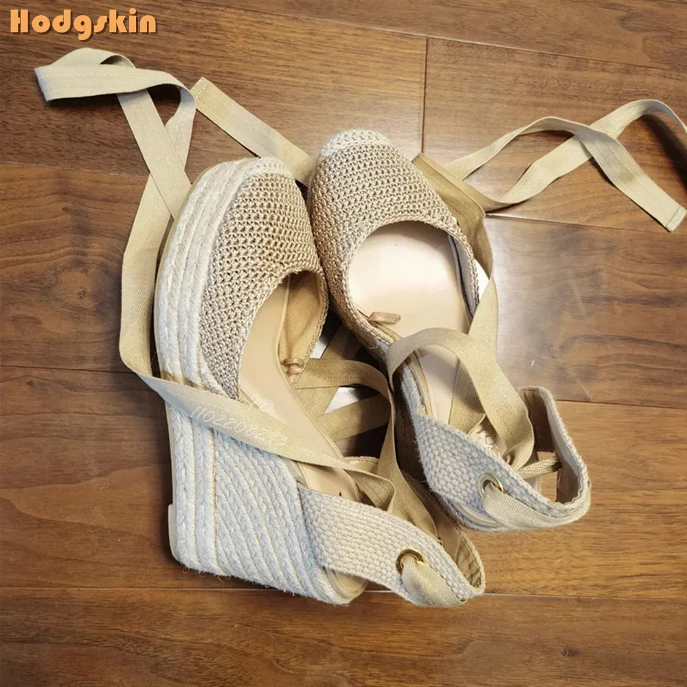 Плетеные римские сандалии на танкетке в стиле ретро, рыбацкая обувь на платформе с круглым носком и перекрестными ремешками, 2021, женская летняя обувь на шнуровке с толстой подошвой
Плетеные римские сандалии на танкетке в стиле ретро, рыбацкая обувь на платформе с круглым носком и перекрестными ремешками, 2021, женская летняя обувь на шнуровке с толстой подошвой