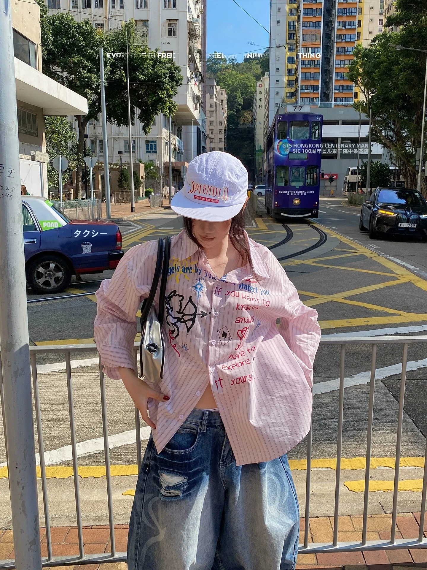 Женская рубашка свободного кроя с длинными рукавами и принтом в американском стиле, с рисунком граффити, повседневная верхняя одежда в полоску, дышащая, из смесового хлопка
Женская рубашка свободного кроя с длинными рукавами и принтом в американском стиле, с рисунком граффити, повседневная верхняя одежда в полоску, дышащая, из смесового хлопка