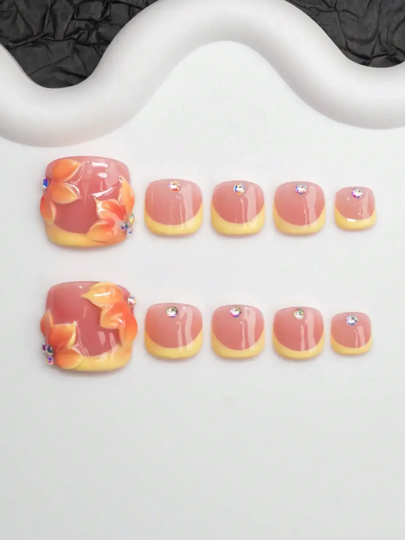 14pcs/Set Handmade Nail Art Stickers, Y2K Baddie Style, Nude & Yellow Color French Tip Nail Wraps With Floral, Rhinestone Design
14pcs/Set Handmade Nail Art Stickers, Y2K Baddie Style, Nude & Yellow Color French Tip Nail Wraps With Floral, Rhinestone Design