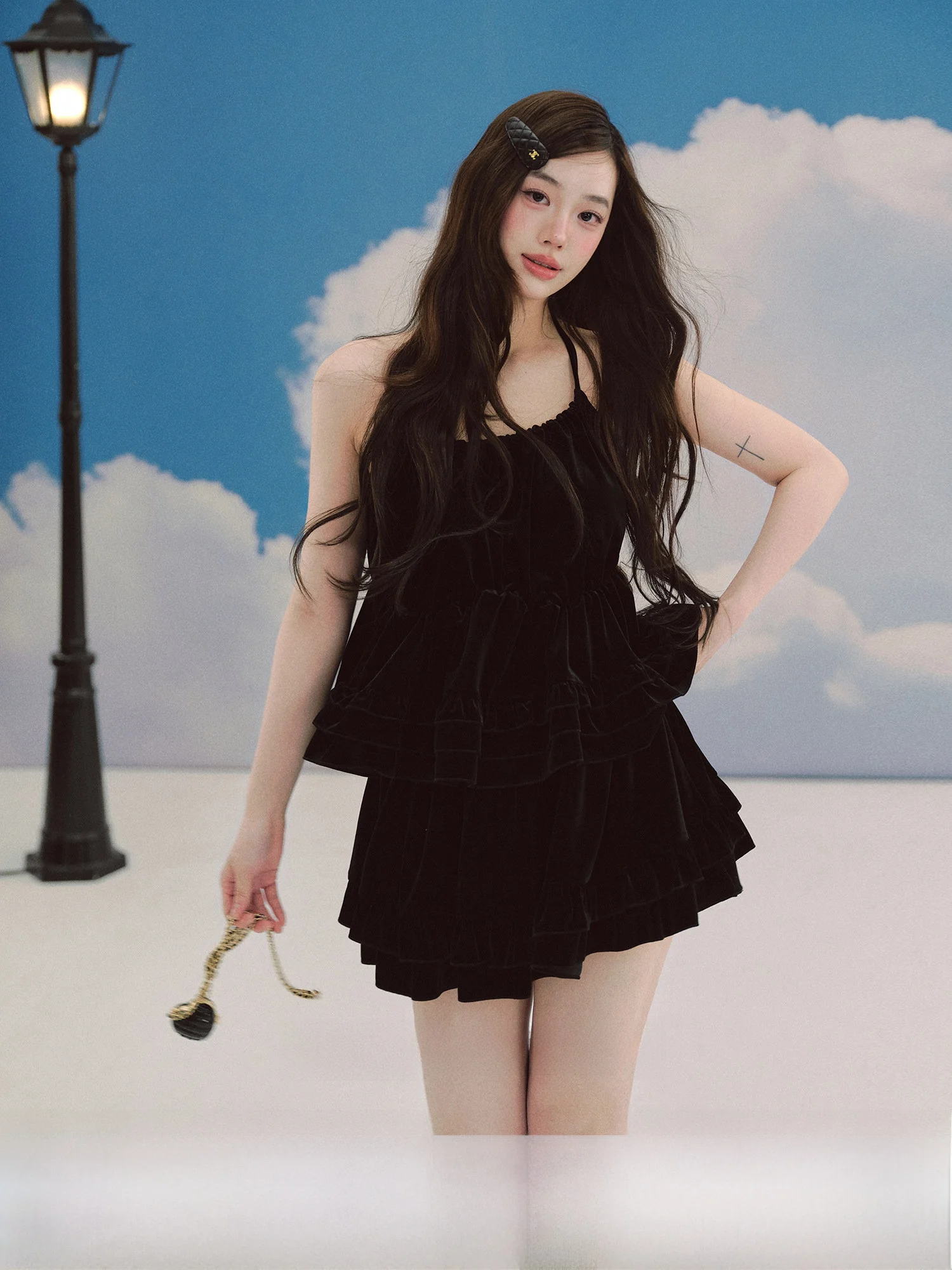 LaluneDuCiel Black Velvet Halter Neck Crop Top Pure Desire Dark Style Women's Casual Fashion Polyester Fiber Short Length
LaluneDuCiel Black Velvet Halter Neck Crop Top Pure Desire Dark Style Women's Casual Fashion Polyester Fiber Short Length