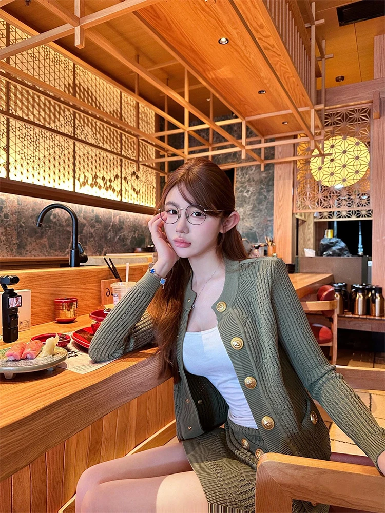 Elegant Knitted Set Women's Fashion 2026 New Style Ladylike High End Dress Two Piece Set Skirt Polyester Fiber Long Sleeve
Elegant Knitted Set Women's Fashion 2026 New Style Ladylike High End Dress Two Piece Set Skirt Polyester Fiber Long Sleeve