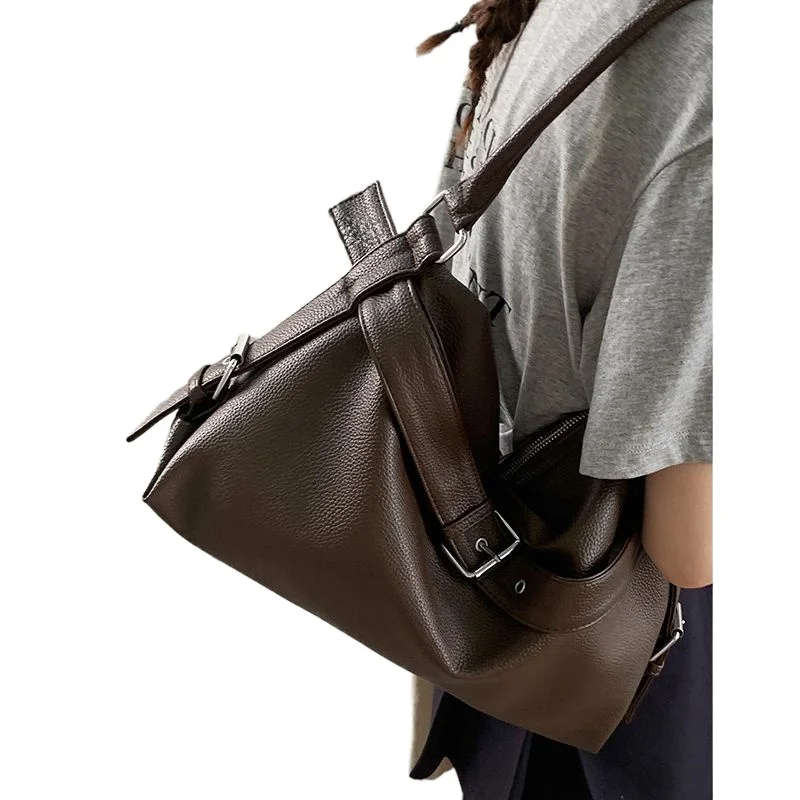 Retro Armpit Bag New Trendy Fashion Super Soft Tote Bag Simple Large-capacity Commuter Bag High Quality High Appearance Level
Retro Armpit Bag New Trendy Fashion Super Soft Tote Bag Simple Large-capacity Commuter Bag High Quality High Appearance Level