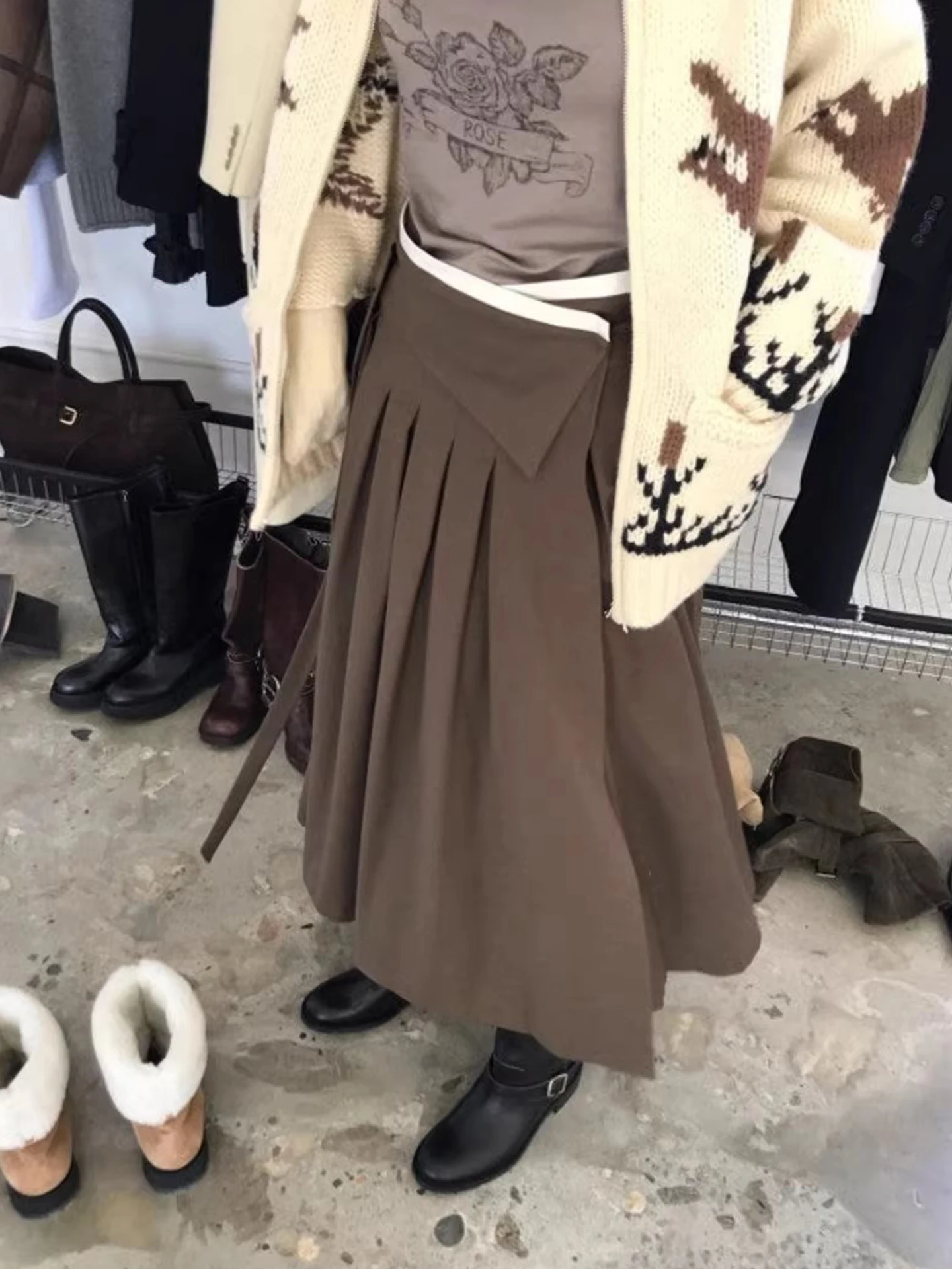 Chic Geometric Waist Seal Adjustable Pleated Loose Women's Midi Skirt Korean Sle High Waist Straight Tube Long Skirt
Chic Geometric Waist Seal Adjustable Pleated Loose Women's Midi Skirt Korean Sle High Waist Straight Tube Long Skirt