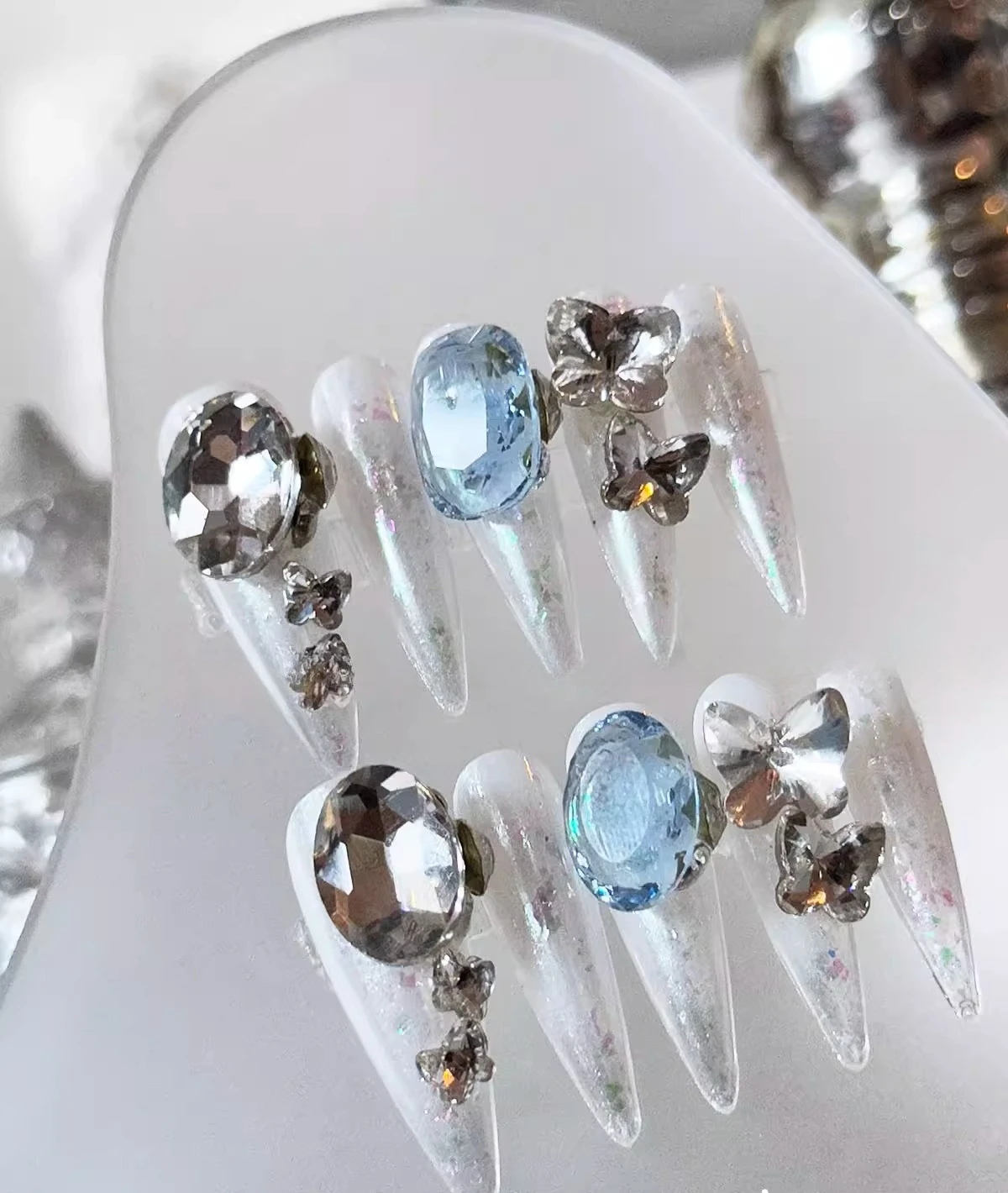 Fingertips Ice Through K9 Blue Diamonds, Nail Art Wearing Nail Butterfly Gradual Change Smudge Pure Handmade Nail Piece
Fingertips Ice Through K9 Blue Diamonds, Nail Art Wearing Nail Butterfly Gradual Change Smudge Pure Handmade Nail Piece