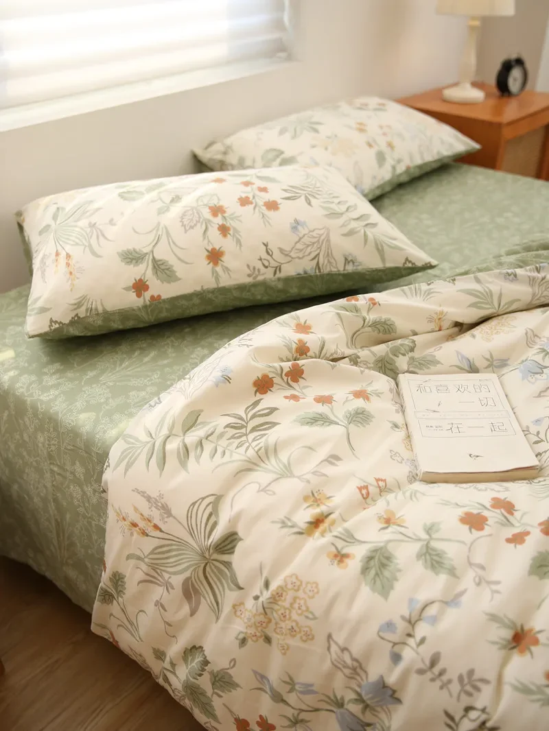 Cotton four-piece set pastoral small floral twill small fresh cotton quilt cover bedding
Cotton four-piece set pastoral small floral twill small fresh cotton quilt cover bedding