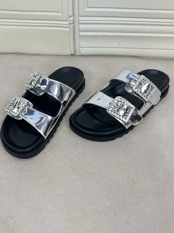 Удобные шлепанцы с открытым носком, украшенные стразами, повседневные, дышащие, с внутренней отделкой из синтетической кожи, обновленная версия
Удобные шлепанцы с открытым носком, украшенные стразами, повседневные, дышащие, с внутренней отделкой из синтетической кожи, обновленная версия