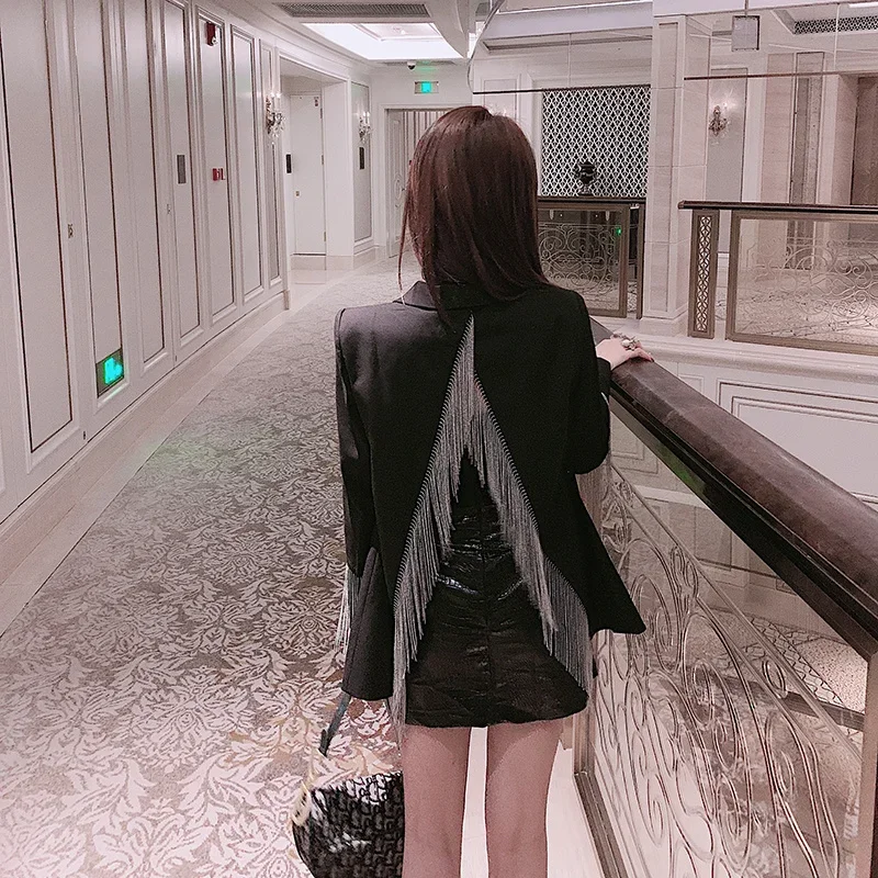 Hollow Out Back Split Design Chain Tassel Black Short Blazers Women Spring New Slim Single Button Long Sleeve Lapel Suit Jacket
Hollow Out Back Split Design Chain Tassel Black Short Blazers Women Spring New Slim Single Button Long Sleeve Lapel Suit Jacket
