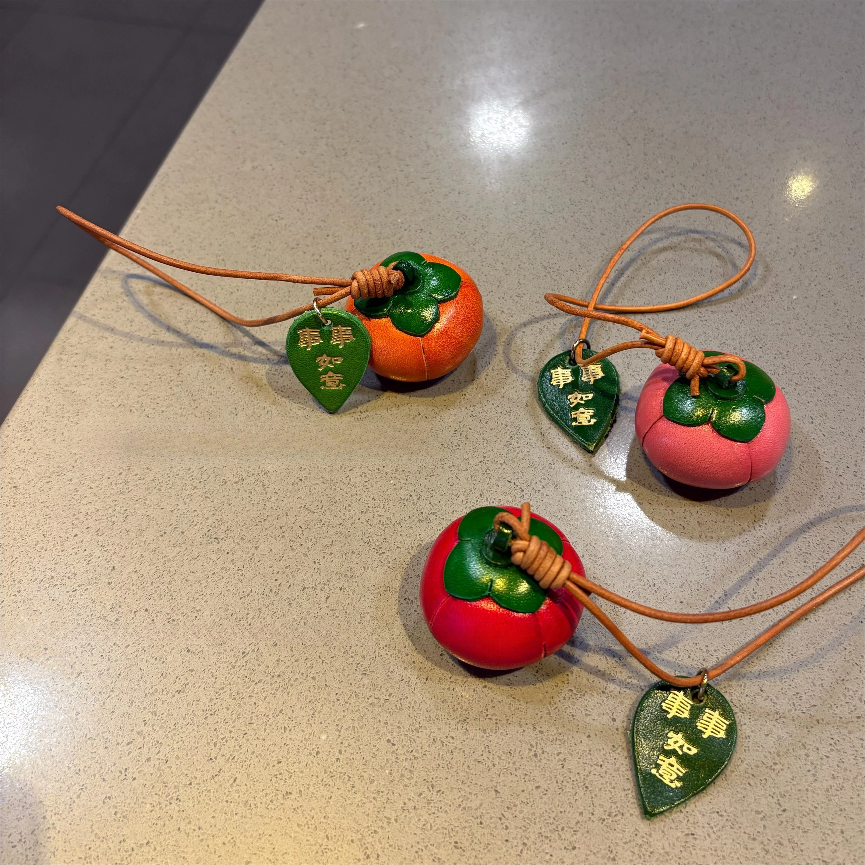 The first layerof cowhide persimmon ruyi bag pendant keychain pendant ideal persimmon everything goes well with backpack pendant
The first layerof cowhide persimmon ruyi bag pendant keychain pendant ideal persimmon everything goes well with backpack pendant