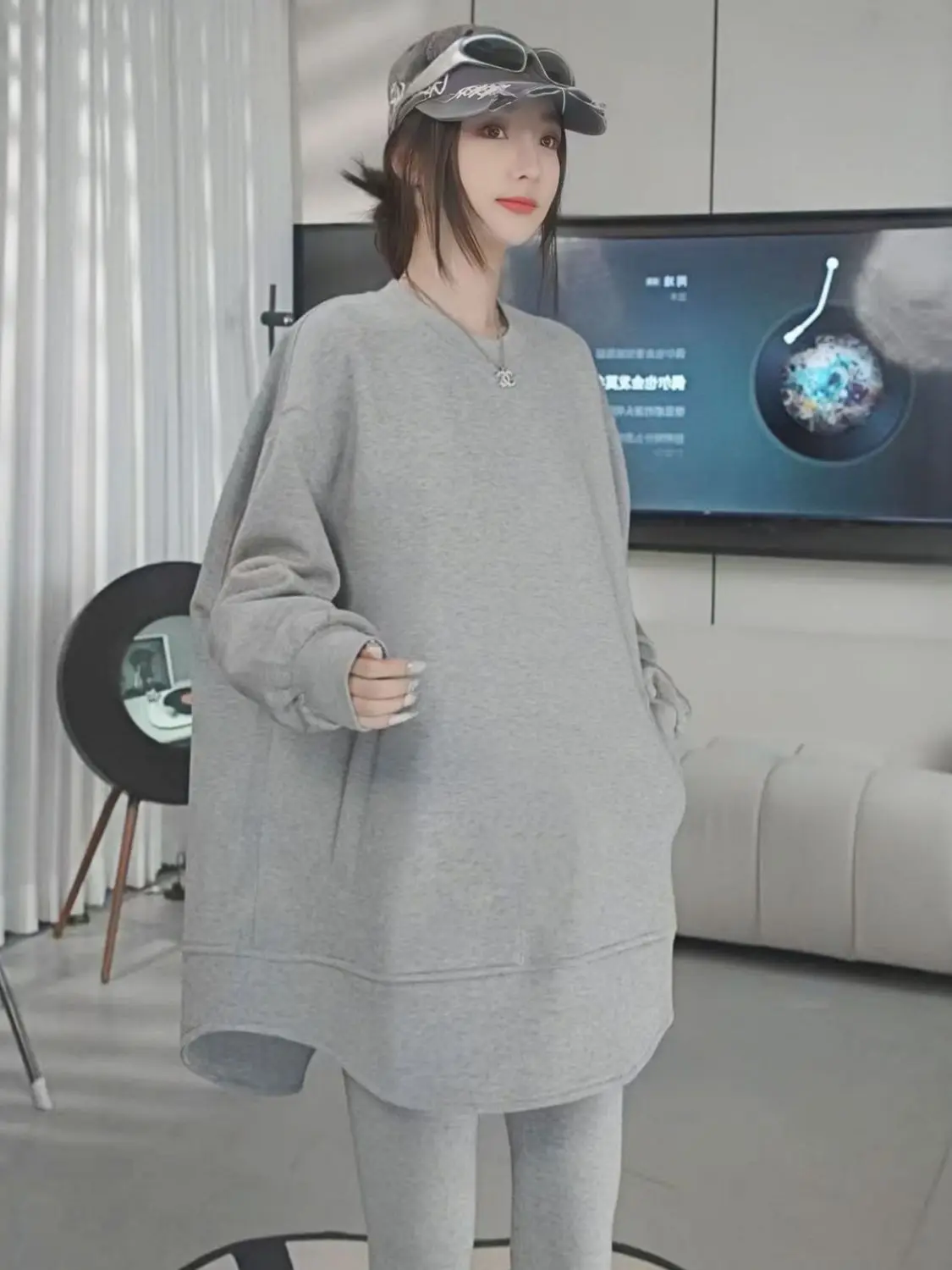 Женская толстовка больших размеров с длинным рукавом и круглым вырезом, свободная, удобная, осенне-зимняя, модная, средней длины
Женская толстовка больших размеров с длинным рукавом и круглым вырезом, свободная, удобная, осенне-зимняя, модная, средней длины