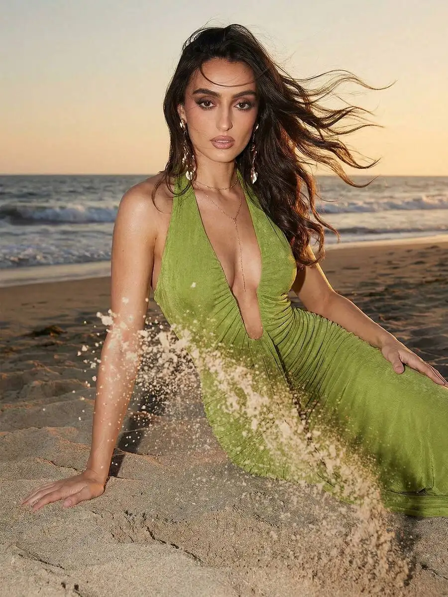 Elegant Green Knitted Halter Neck Bodycon Maxi Dress With Ruched Details Sleeveless
Elegant Green Knitted Halter Neck Bodycon Maxi Dress With Ruched Details Sleeveless