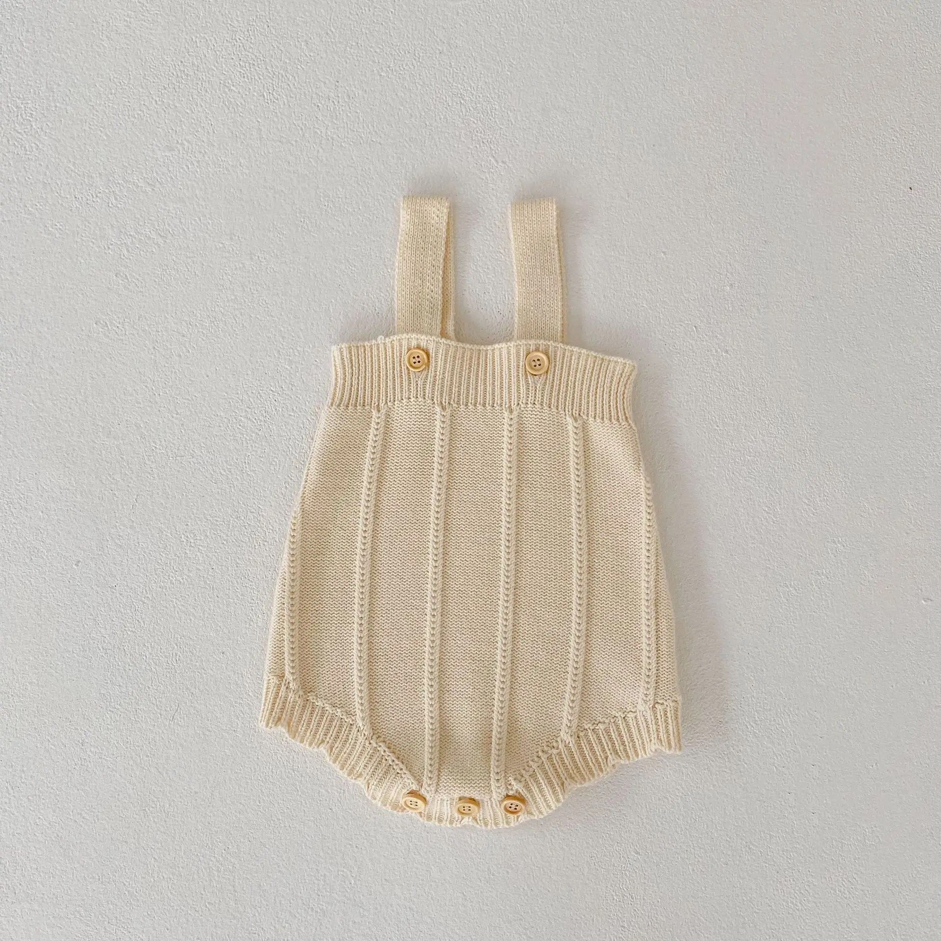 Autumn new 0-3 year old baby clothing: cute baby girl sweet solid color knitted sweater triangle jumpsuit
Autumn new 0-3 year old baby clothing: cute baby girl sweet solid color knitted sweater triangle jumpsuit
