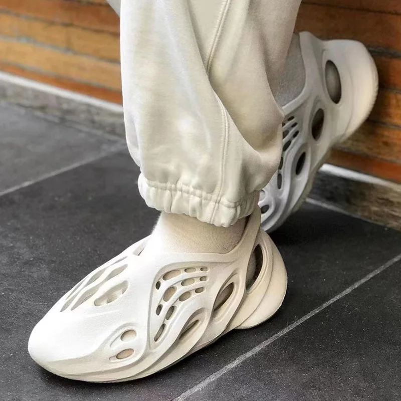 2026 Summer New Coconut Baotou Cave Shoes Beach EVA Couple Sandals Men
2026 Summer New Coconut Baotou Cave Shoes Beach EVA Couple Sandals Men