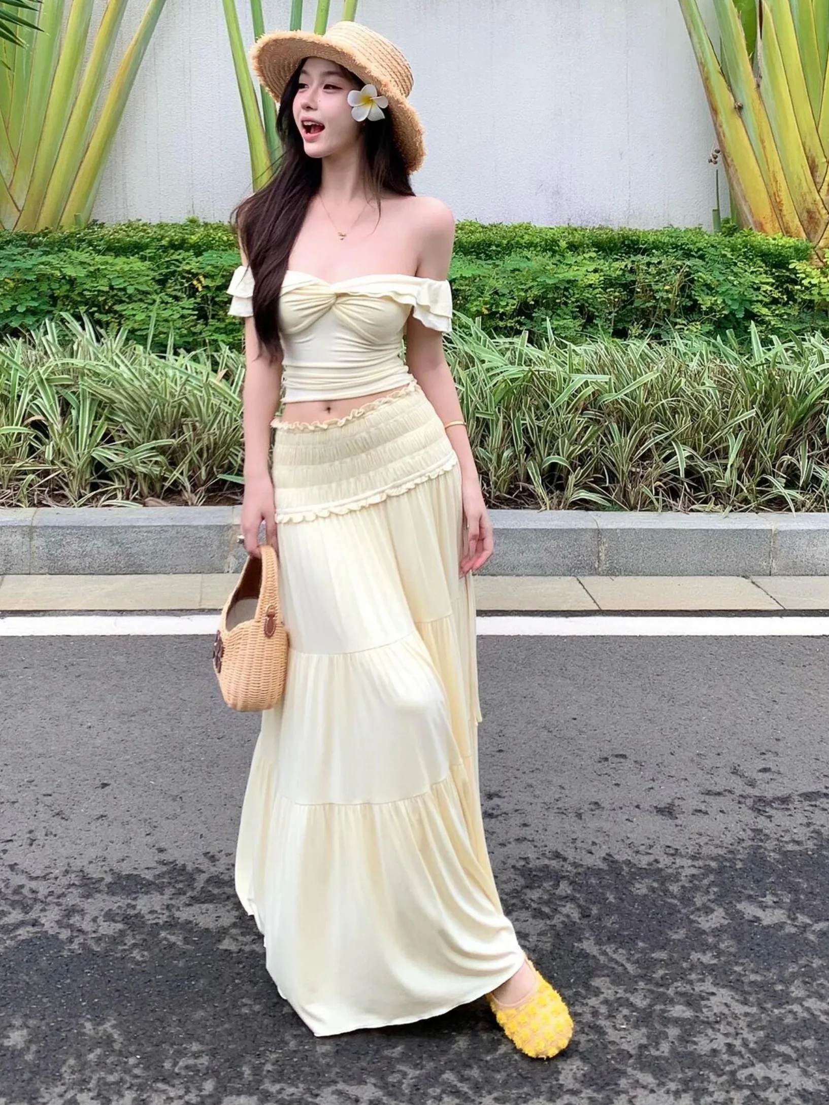Elegant Wooden Ear Ruffle One Shoulder Short Top with Elastic Long Skirt Half Body Summer Fashion Set Women's Vacation Style
Elegant Wooden Ear Ruffle One Shoulder Short Top with Elastic Long Skirt Half Body Summer Fashion Set Women's Vacation Style