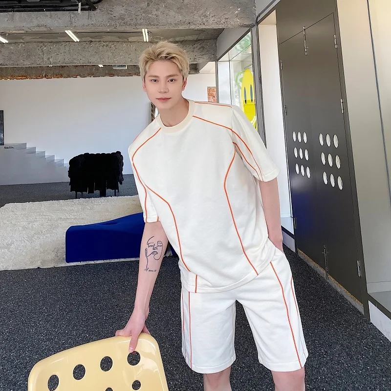 Летний повседневный комплект для мужчин: футболка с коротким рукавом и шорты свободного кроя, модные молодежные брюки-капри.
Летний повседневный комплект для мужчин: футболка с коротким рукавом и шорты свободного кроя, модные молодежные брюки-капри.