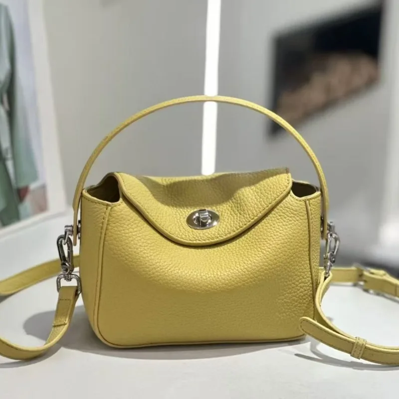 Summer Versatile Shoulder Crossbody Exquisite Leather Women's Unique Design Elegant High Fashion Simple Niche Commuter Handbag
Summer Versatile Shoulder Crossbody Exquisite Leather Women's Unique Design Elegant High Fashion Simple Niche Commuter Handbag