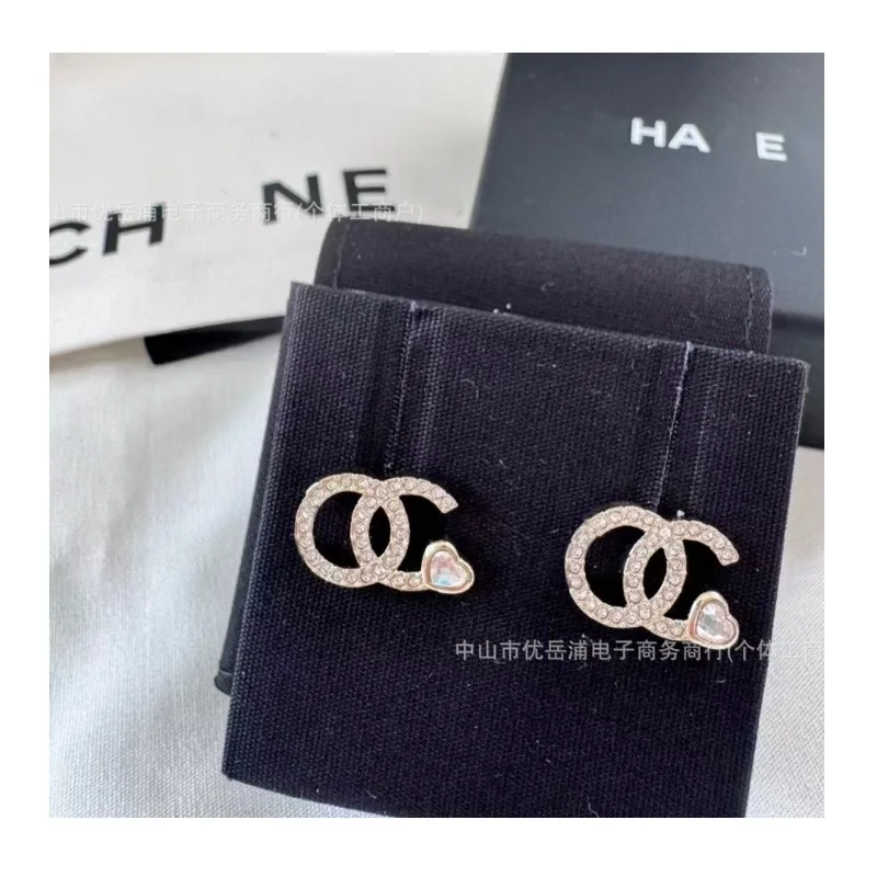 Real Shot Letter Double Full Diamond Love Stud Earrings Female Socialite Style Earrings Female
Real Shot Letter Double Full Diamond Love Stud Earrings Female Socialite Style Earrings Female